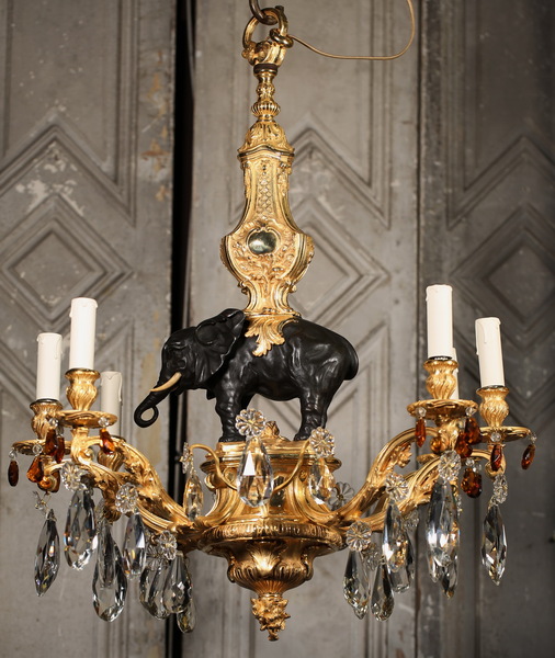 Lustre à l'éléphant circa 1880