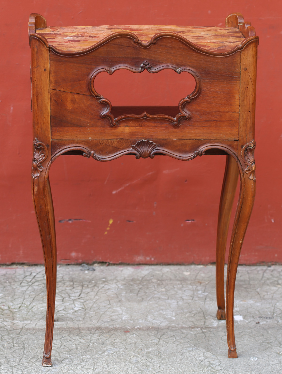 Table chevet en noyer époque Louis XV