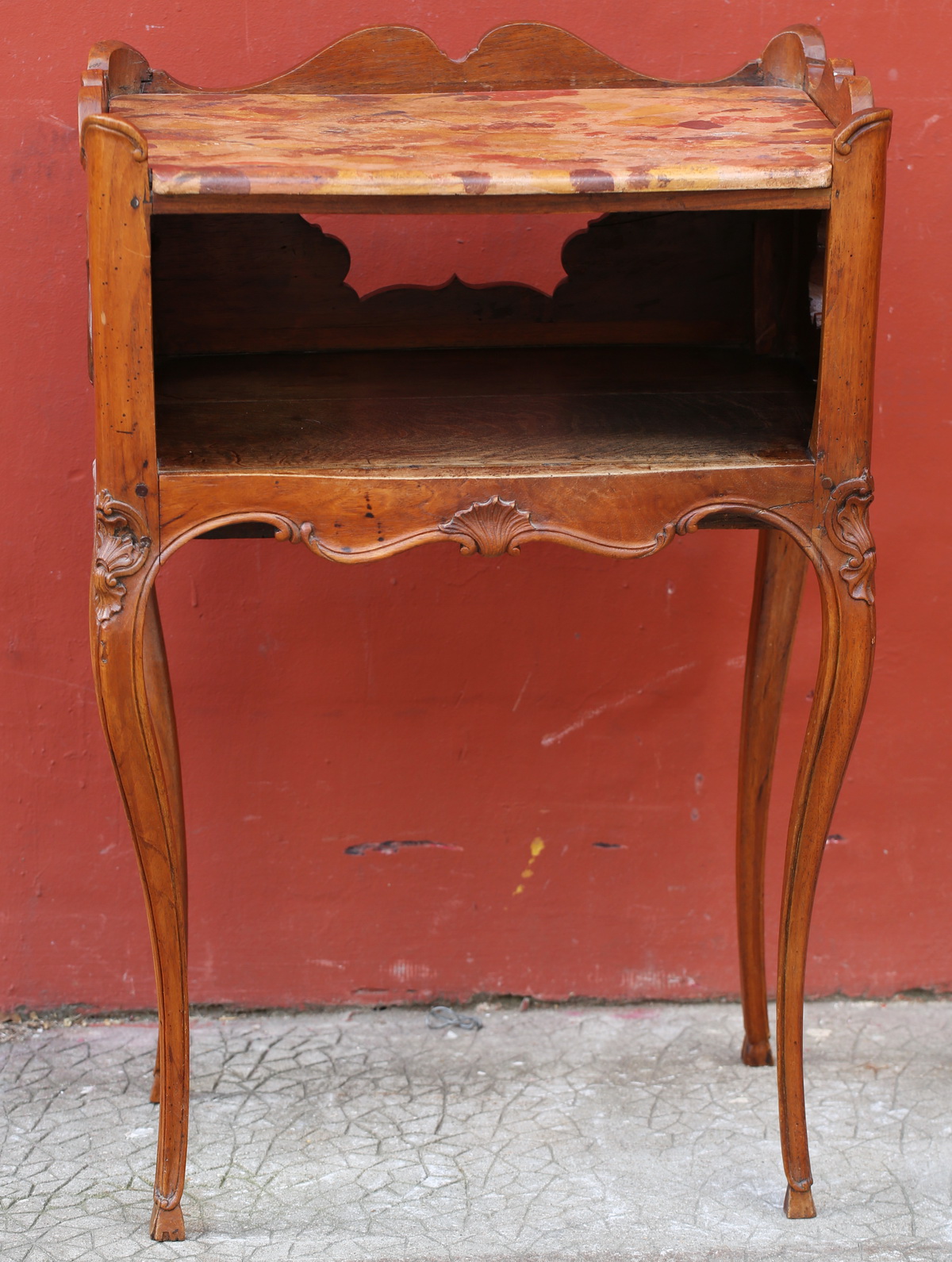 Table chevet en noyer époque Louis XV