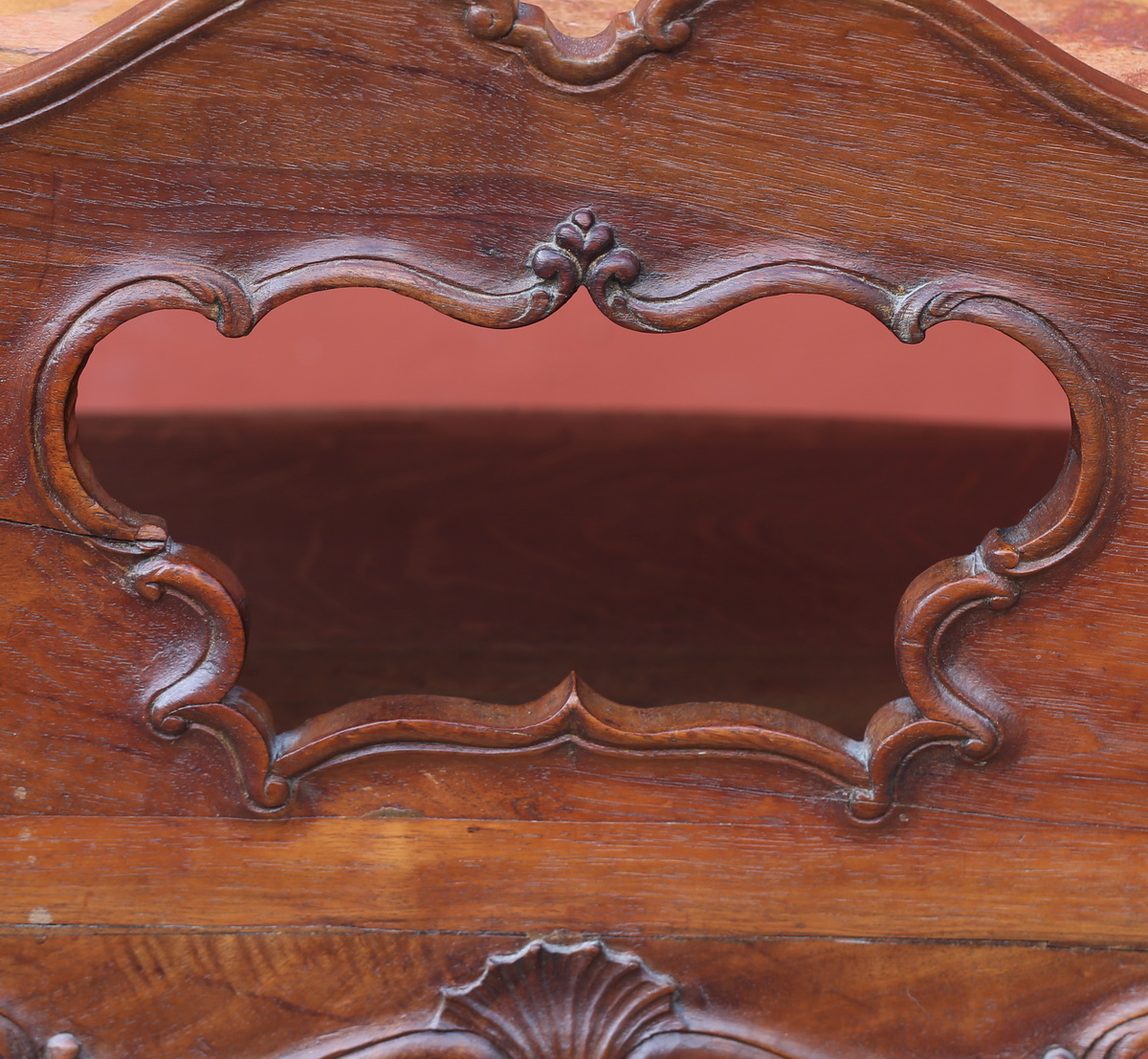 Table chevet en noyer époque Louis XV