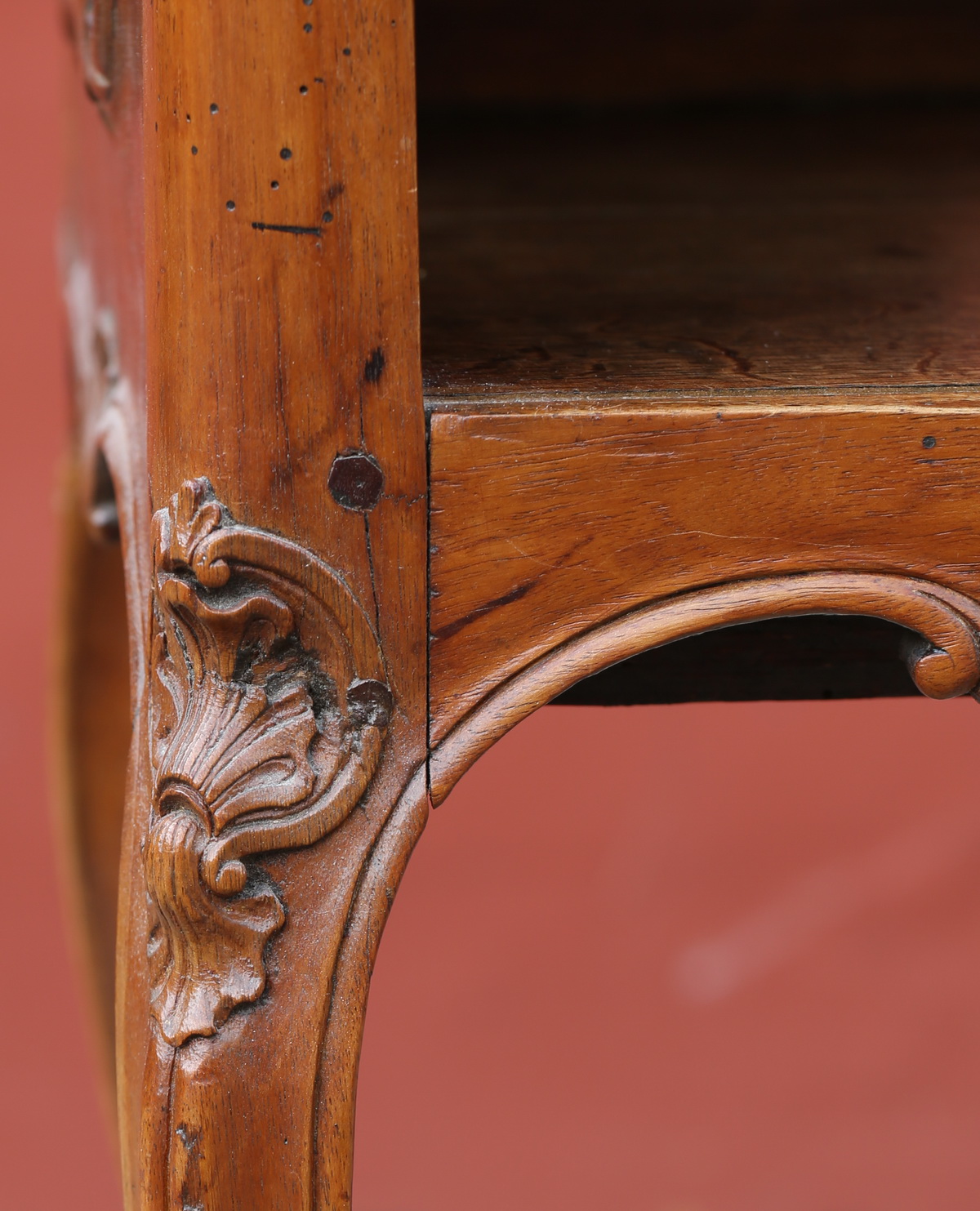 Table chevet en noyer époque Louis XV