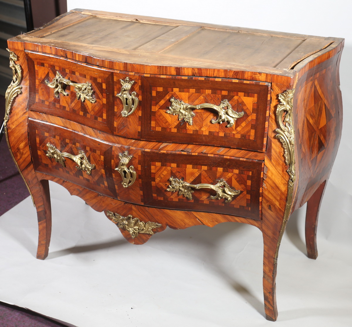 Louis XV period chest of drawers 