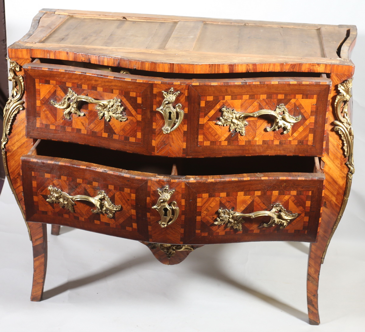 Louis XV period chest of drawers 
