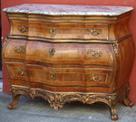 Italian style XVIII chest of drawers. 