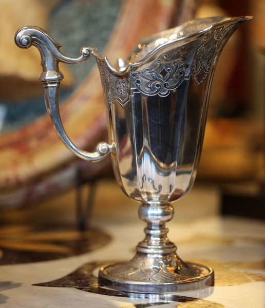 Aiguière casque style Louis XIV argent.