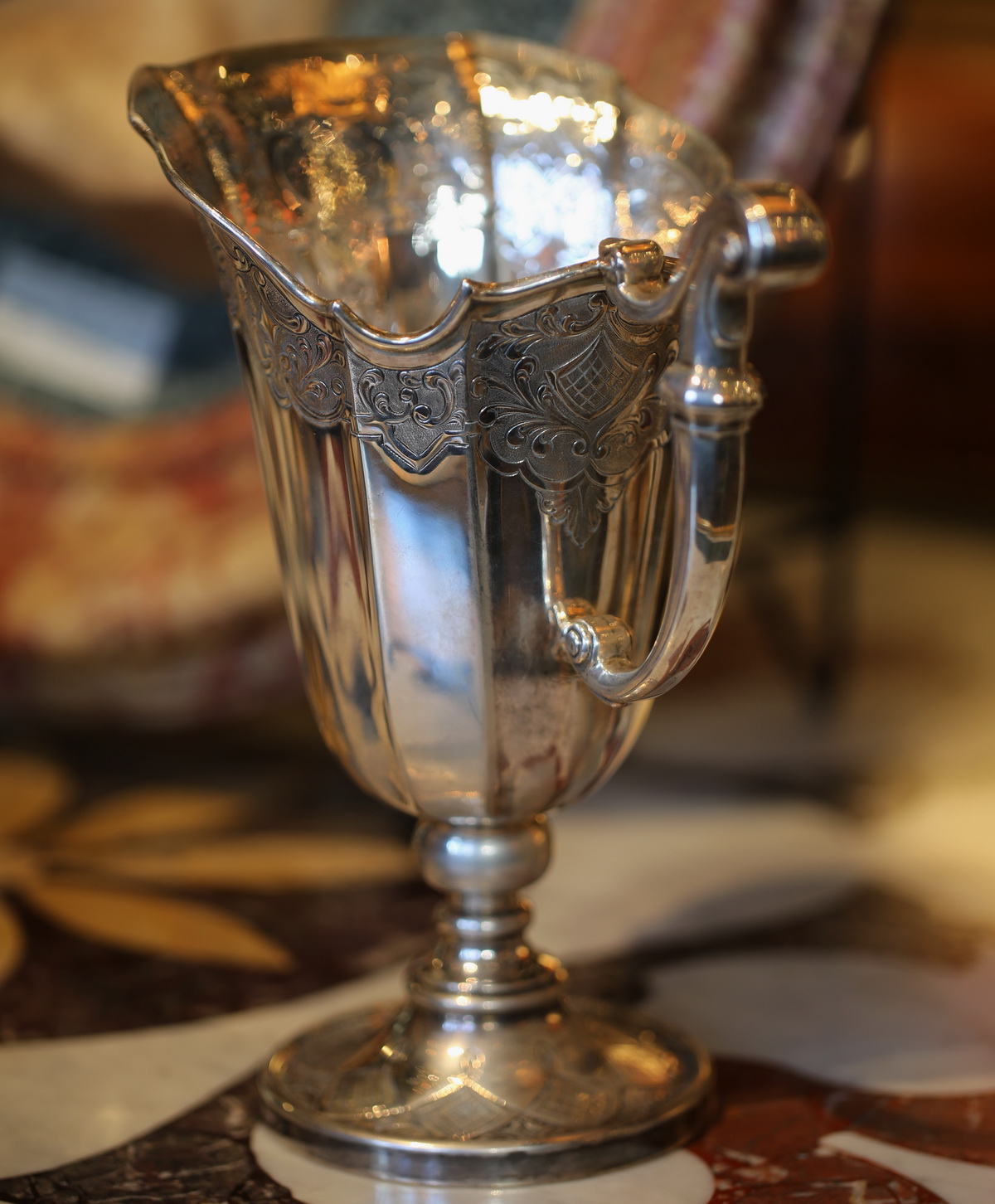 Aiguière casque style Louis XIV argent.
