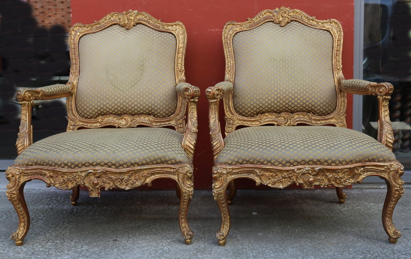 Paire de fauteuils style Louis XV