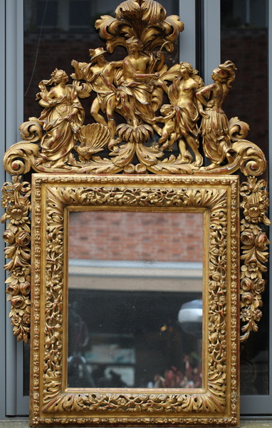 Important pediment mirror; Italy XVIII