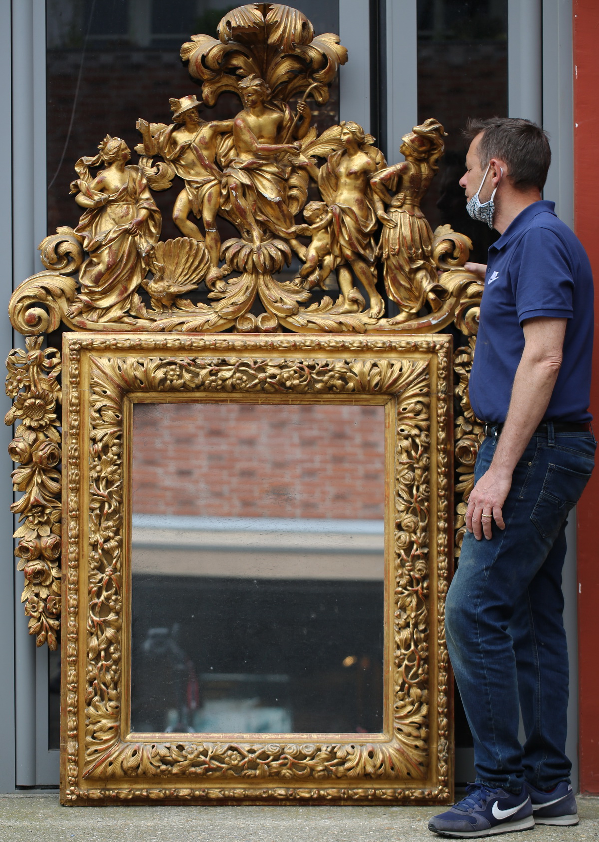 Important pediment mirror; Italy XVIII