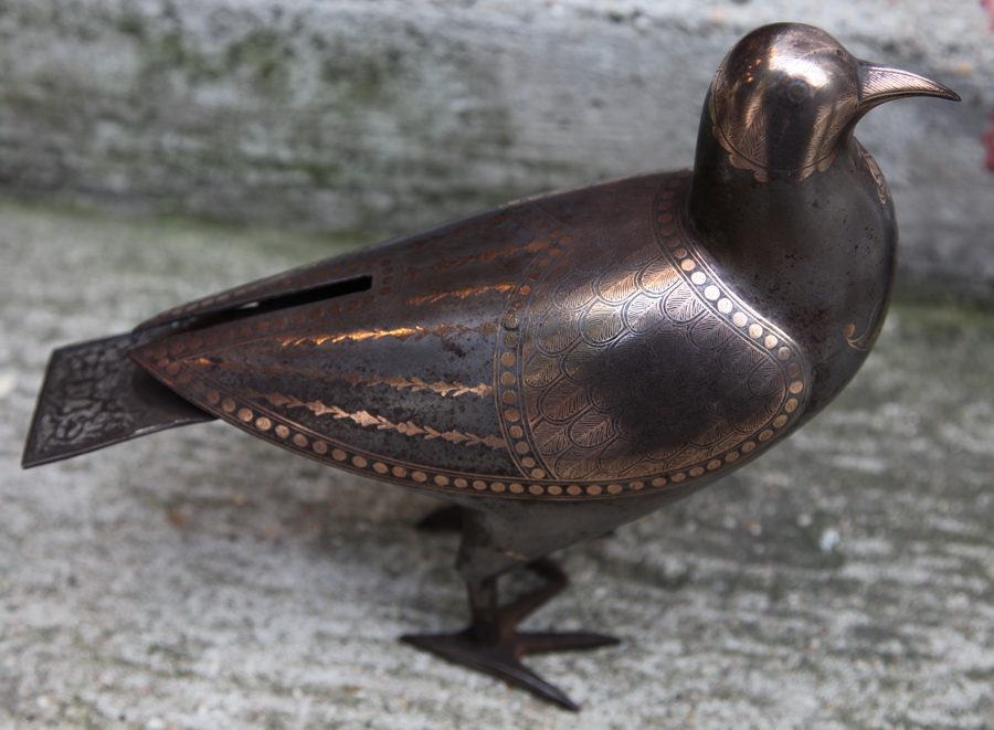 Pair of birds metal