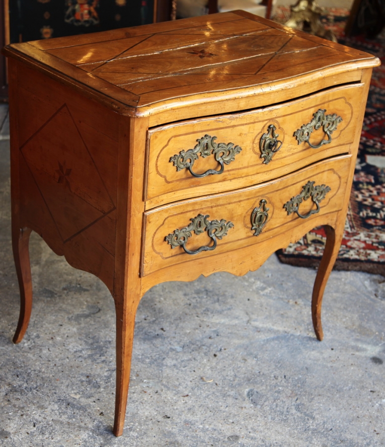 CHEST OF DRAWERS 18th