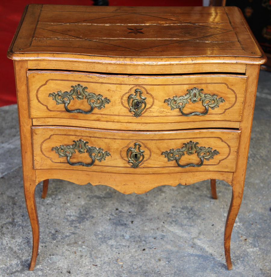 CHEST OF DRAWERS 18th