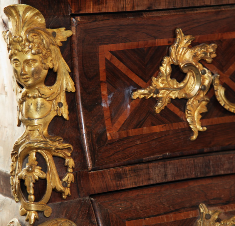 Chest of drawers grave 17th