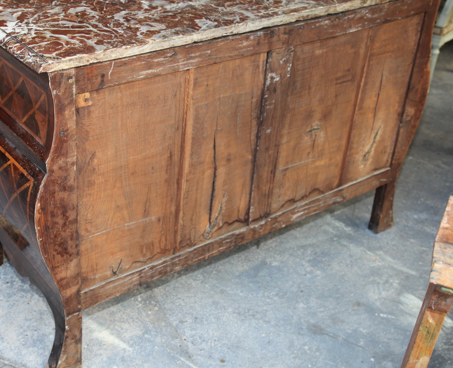 Chest of drawers grave 17th