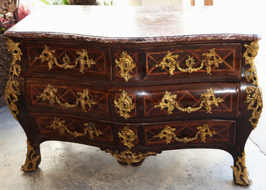 Chest of drawers grave 17th