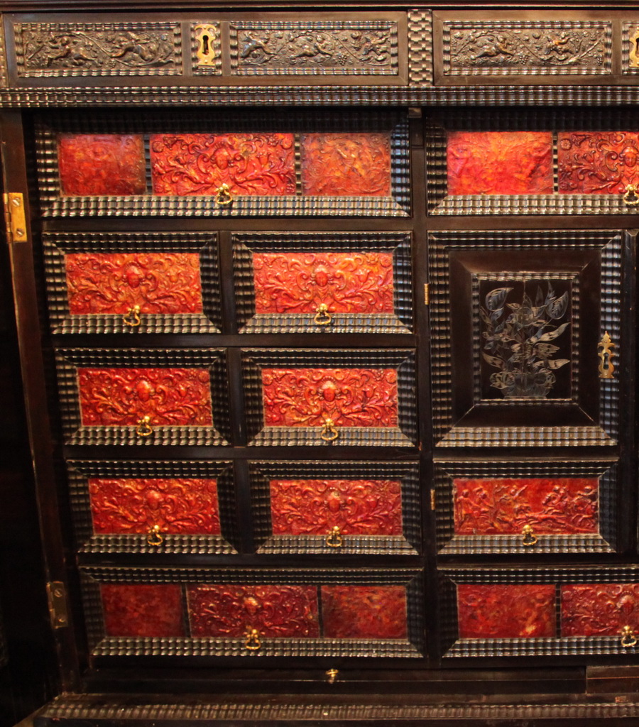 CABINET XVII