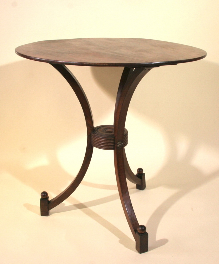 Pedestal table in mahogany 19th